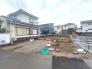 戸建てが立ち並ぶ静かな住宅街。四季折々の移り変わりを感じながら自然と楽しみ、暮らす、そんな毎日を日々の中で感じられる住環境
