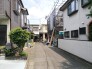 前面道路は通り抜けができないため、交通量が少なく静かな住環境です。
