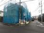 B号棟 6m幅員の道路に面しておりお車の運転が苦手な方でも安心して出入りいただけます。
