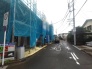 B号棟 6m幅員の道路に面しておりお車の運転が苦手な方でも安心して出入りいただけます。
