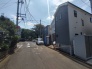 6m幅員の道路に面しておりお車の運転が苦手な方でも安心して出入りいただけます。
