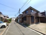 戸建てが立ち並ぶ静かな住宅街。四季折々の移り変わりを感じながら自然と楽しみ、暮らす、そんな毎日を日々の中で感じられる住環境
