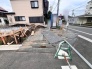 6号棟 前面道路は広く、駐車がしやすいです。駐車スペース2台分ございます。 2026/07/03m