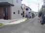 B号棟　北側前面道路(西向き)