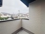 広めのバルコニーは風通しも良くお洗濯物もしっかりと干すことができます！
