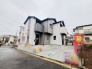 前面道路は広く、駐車がしやすいです。駐車スペース2台分ございます。
