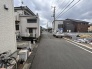 2号棟 戸建てが立ち並ぶ静かな住宅街。四季折々の移り変わりを感じながら自然と楽しみ、暮らす、そんな毎日を日々の中で感じられる住環境
