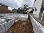 1号棟 戸建てが立ち並ぶ静かな住宅街。四季折々の移り変わりを感じながら自然と楽しみ、暮らす、そんな毎日を日々の中で感じられる住環境
