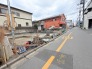 戸建てが立ち並ぶ静かな住宅街。四季折々の移り変わりを感じながら自然と楽しみ、暮らす、そんな毎日を日々の中で感じられる住環境
