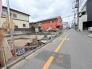 戸建てが立ち並ぶ静かな住宅街。四季折々の移り変わりを感じながら自然と楽しみ、暮らす、そんな毎日を日々の中で感じられる住環境
