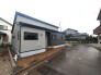 2号棟 前面道路は広く、駐車がしやすいです。駐車スペース2台分ございます。
 2026/07/02m