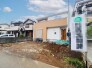 前面道路は広く、駐車がしやすいです。駐車スペース2台分ございます。
