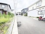 2号地 前面道路は広く、駐車がしやすいです。