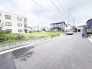 1号地 前の道路は居住者の方しか通らない為、お子様のいるご家庭は安心してお過ごし頂けます。