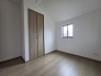 衣類の整理整頓に嬉しいクローゼット付きのお部屋。お子様のお部屋としても便利です。
