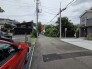 戸建てが立ち並ぶ静かな住宅街。四季折々の移り変わりを感じながら自然と楽しみ、暮らす、そんな毎日を日々の中で感じられる住環境
