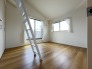 今からここを誰のお部屋にしようか、そんな洋室。大きさは7帖です。
