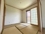 和室があるとやはりどこか心落ち着いてしまいます。客間としてもちょうど良い約4.5帖。
