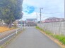 西側隣地は建築基準法上の道路ではありません。