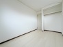 今からここを誰のお部屋にしようか、そんな洋室。大きさは4.62帖です。
