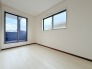 今からここを誰のお部屋にしようか、そんな洋室。大きさは4.83帖です。
