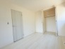 1号棟 今からここを誰のお部屋にしようか、そんな洋室。大きさは6.0帖です。
 2026/07/10m