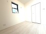2号棟 今からここを誰のお部屋にしようか、そんな洋室。大きさは3.75
帖です。
 2026/07/10m