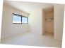 2号棟 今からここを誰のお部屋にしようか、そんな洋室。大きさは5.25帖です。
 2026/07/10m