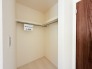 衣類の整理整頓に嬉しいクローゼット付きのお部屋。お子様のお部屋としても便利です。
