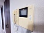 録画機能もあり、どのような人が何時に来訪されたのかが分かります。防犯上はもちろん、お届け物などの把握にも便利です。ライトが付いているので、夜間でも安心です。

