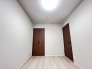 衣類の整理整頓に嬉しいクローゼット付きのお部屋。お子様のお部屋としても便利です。