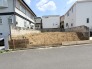 戸建てが立ち並ぶ静かな住宅街。四季折々の移り変わりを感じながら自然と楽しみ、暮らす、そんな毎日を日々の中で感じられる住環境
