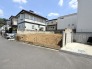 戸建てが立ち並ぶ静かな住宅街。四季折々の移り変わりを感じながら自然と楽しみ、暮らす、そんな毎日を日々の中で感じられる住環境
