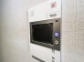 録画機能もあり、どのような人が何時に来訪されたのかが分かります。防犯上はもちろん、お届け物などの把握にも便利です。ライトが付いているので、夜間でも安心です。

