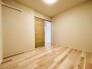 衣類の整理整頓に嬉しいクローゼット付きのお部屋。お子様のお部屋としても便利です。


