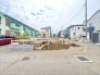 1号棟 戸建てが立ち並ぶ静かな住宅街。四季折々の移り変わりを感じながら自然と楽しみ、暮らす、そんな毎日を日々の中で感じられる住環境
