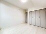 衣類の整理整頓に嬉しいクローゼット付きのお部屋。お子様のお部屋としても便利です。
