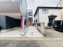 戸建てが立ち並ぶ静かな住宅街。四季折々の移り変わりを感じながら自然と楽しみ、暮らす、そんな毎日を日々の中で感じられる住環境

