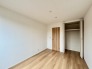 今からここを誰のお部屋にしようか、そんな洋室。大きさは6.1帖です。
