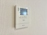 録画機能もあり、どのような人が何時に来訪されたのかが分かります。防犯上はもちろん、お届け物などの把握にも便利です。ライトが付いているので、夜間でも安心です。

