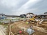 2号棟 新しい暮らしの基盤が形作られていく、閑静な住宅街での建築風景です
