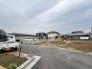 2号棟 戸建てが立ち並ぶ静かな住宅街。四季折々の移り変わりを感じながら自然と楽しみ、暮らす、そんな毎日を日々の中で感じられる住環境
