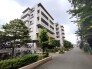戸建てが立ち並ぶ静かな住宅街。四季折々の移り変わりを感じながら自然と楽しみ、暮らす、そんな毎日を日々の中で感じられる住環境

