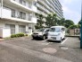 エントランス前にある敷地内駐車場