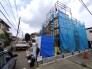 戸建てが立ち並ぶ静かな住宅街。四季折々の移り変わりを感じながら自然と楽しみ、暮らす、そんな毎日を日々の中で感じられる住環境
