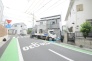 6m幅員の道路に面しておりお車の運転が苦手な方でも安心して出入りいただけます。
