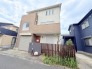 戸建てが立ち並ぶ静かな住宅街。四季折々の移り変わりを感じながら自然と楽しみ、暮らす、そんな毎日を日々の中で感じられる住環境
リフォームは令和8年8月完了予定