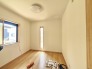 衣類の整理整頓に嬉しいクローゼット付きのお部屋。お子様のお部屋としても便利です。
