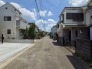 戸建てが立ち並ぶ静かな住宅街。四季折々の移り変わりを感じながら自然と楽しみ、暮らす、そんな毎日を日々の中で感じられる住環境
