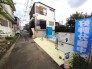 戸建てが立ち並ぶ静かな住宅街。四季折々の移り変わりを感じながら自然と楽しみ、暮らす、そんな毎日を日々の中で感じられる住環境
